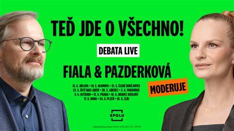 Seniori riešia logickú hru spolu