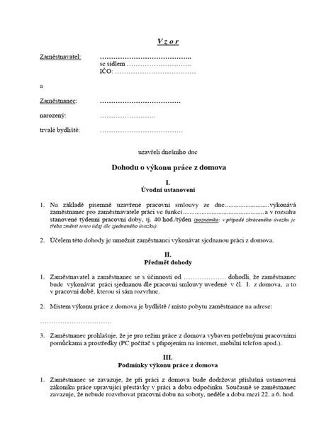Otec pracujúci z domu pri starostlivosti o dieťa