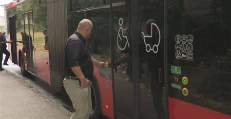 dochádzka do práce autobusom a vlakom